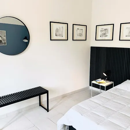 Sophie's Moderno Vista Duomo Apartment